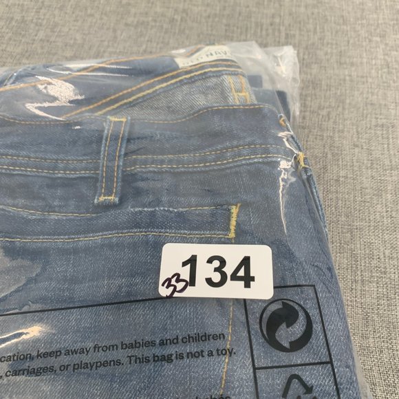 Old Navy Ultra Low‎ Rise Slim Boot Jeans 100% Cotton Size 6 Distressed Button - Picture 15 of 15